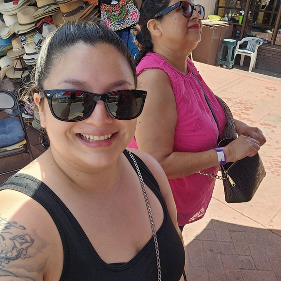 Meet your Buyer/Seller, Holly - Picture 7 of 8